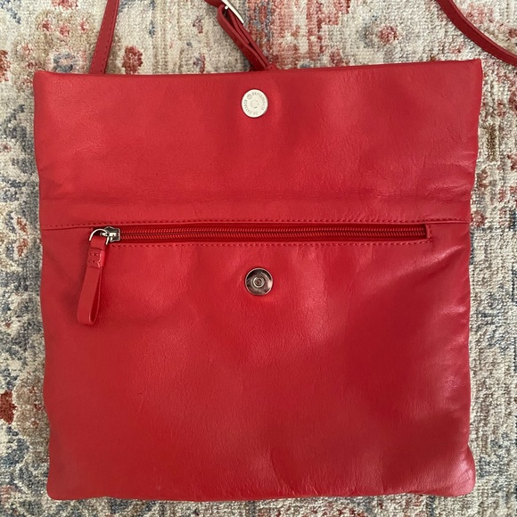 🌹Danier red leather, cross body bag - Picture 3 of 6